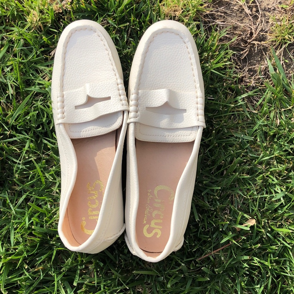 BNWOT Off White Loafers